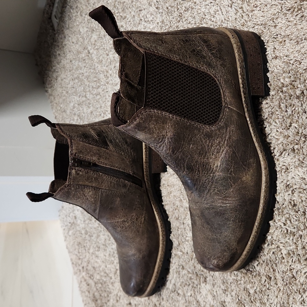 Women's Weathered Black Leather Ankle Boots - Picture 2 of 9